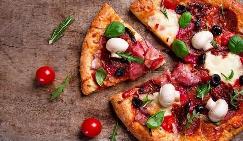 Tùy vào nguyên liệu làm bánh mà pizza có lượng calo khác nhau
