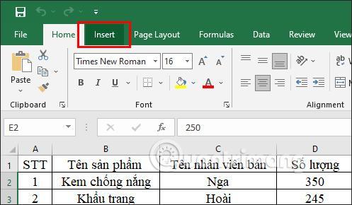 Nhấn Header & Footer trong Excel