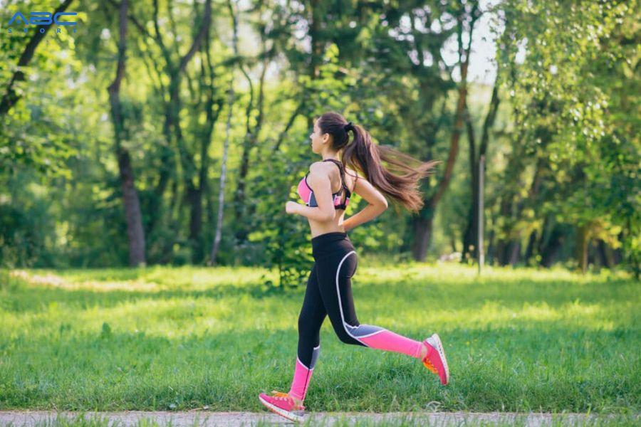 Ngoài giúp rèn luyện thể chất, chạy bộ còn giúp tăng sự tự tin và giảm stress
