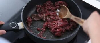Cách nấu canh kim chi thịt bò chuẩn vị Hàn Quốc cực đơn giản