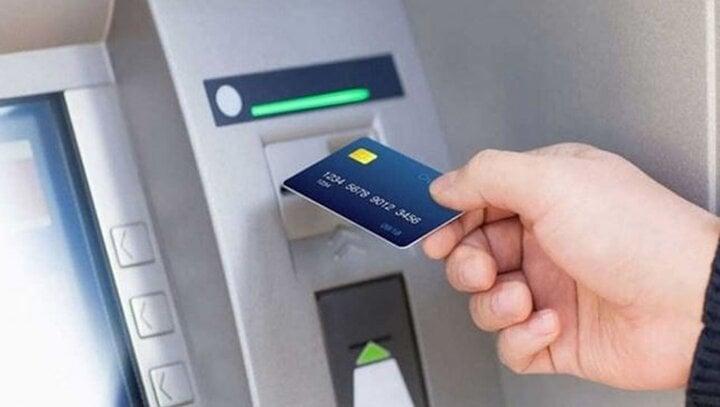 Thẻ ATM là công cụ quen thuộc trong cuộc sống hàng ngày. (Ảnh minh họa)
