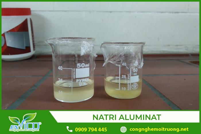 Naalo2 có tan không? Natri aluminat là chất rắn kết tinh màu trắng, tạo kết tủa khi tác dụng với axit