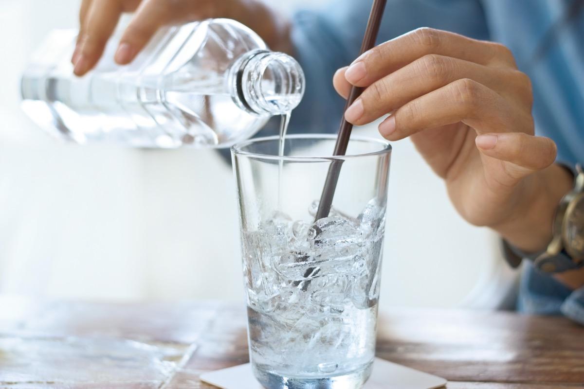 Uống nước lạnh có giảm cân không